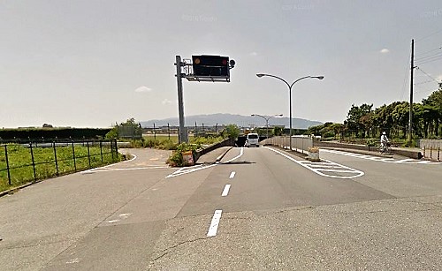 大阪空港下のトンネル入り口付近